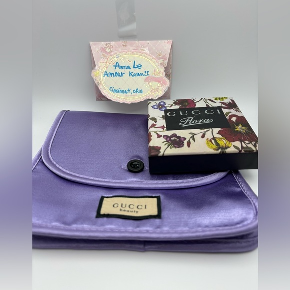 Gucci Round metal mirror with detail floral outside, and purple make up pouch - Picture 2 of 14